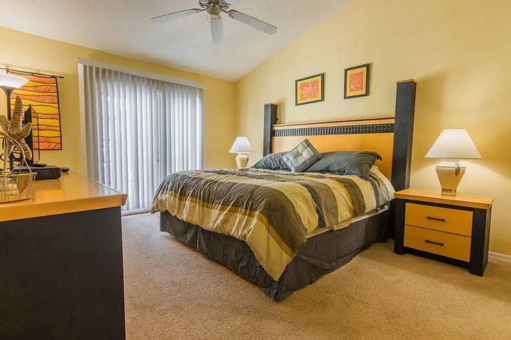 Room 6 of 13