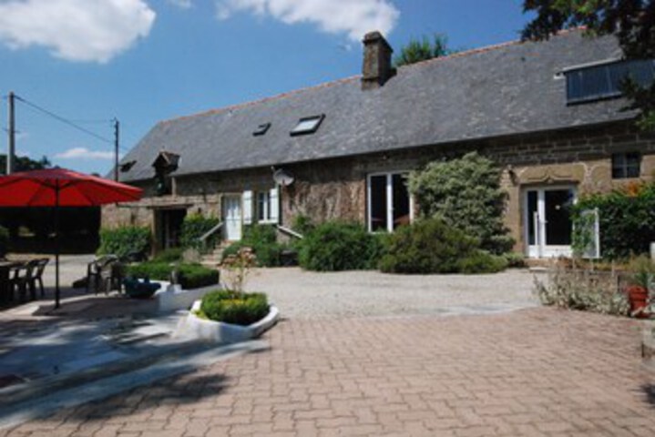 Exterior of La Peignardiere Chambre dhôtes