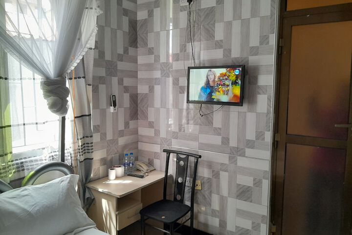 Room 27 of 38