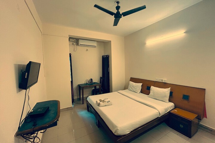 Room 6 of 17