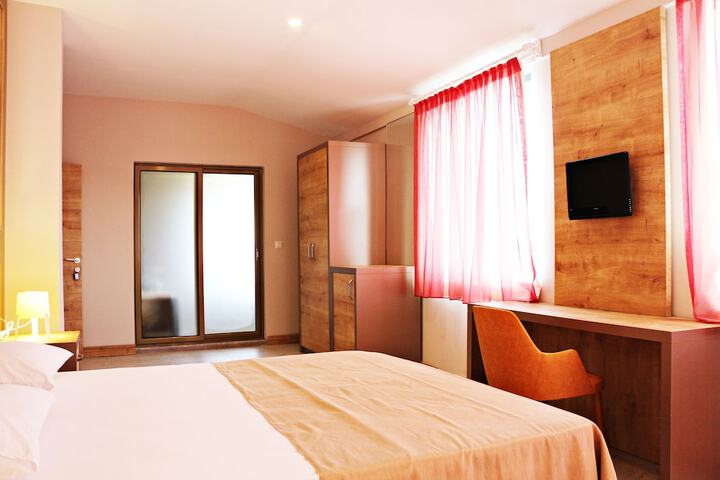 Room 11 of 30