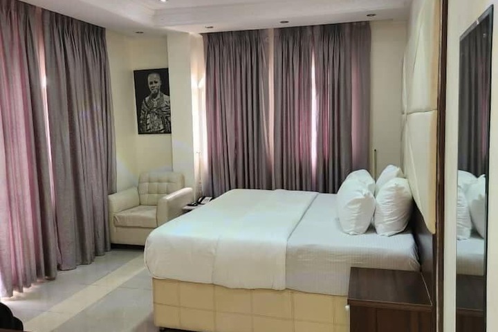 Room 3 of 34