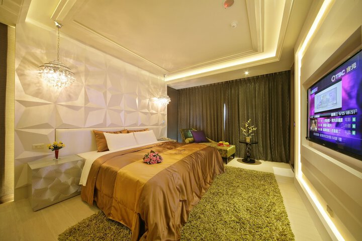 Room 17 of 37