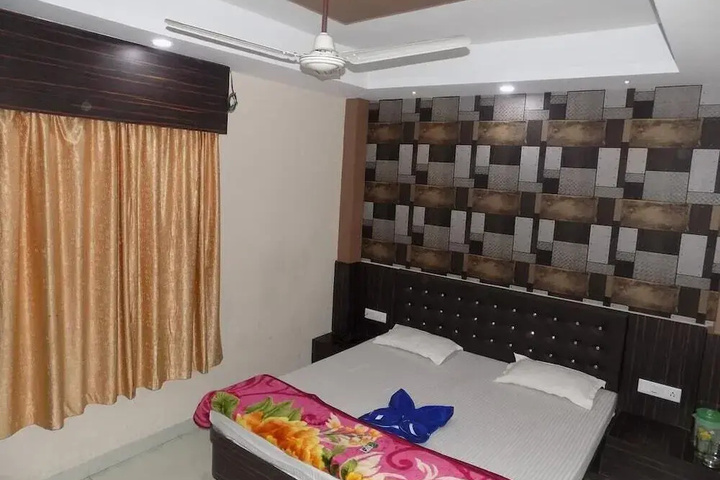 Room 4 of 15