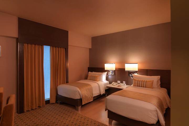 Room 10 of 33