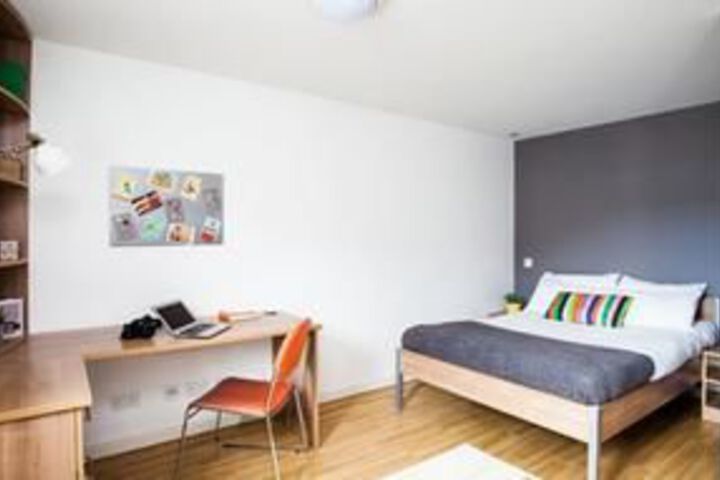Room 4 of 11