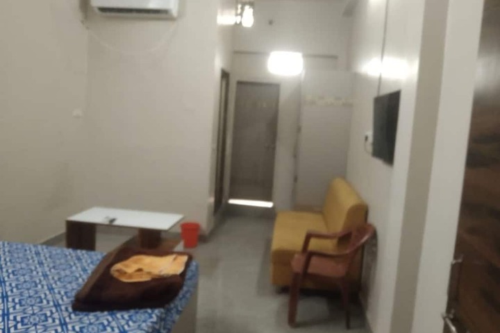 Room 4 of 15
