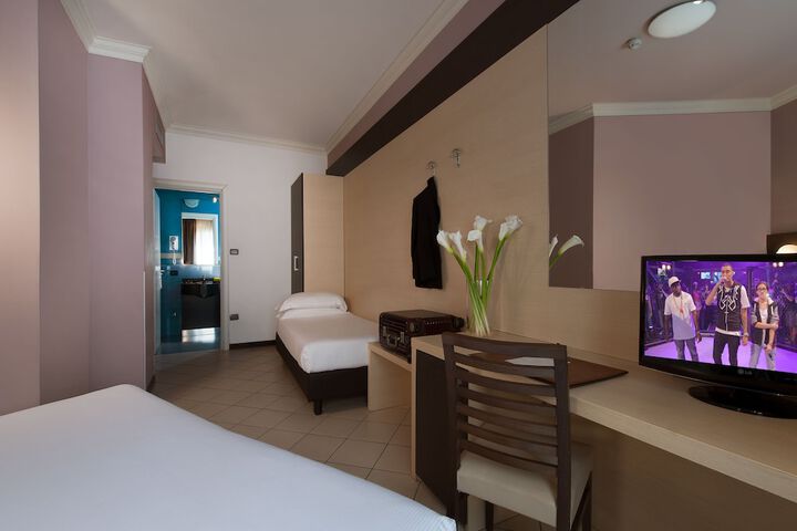 Room 12 of 35
