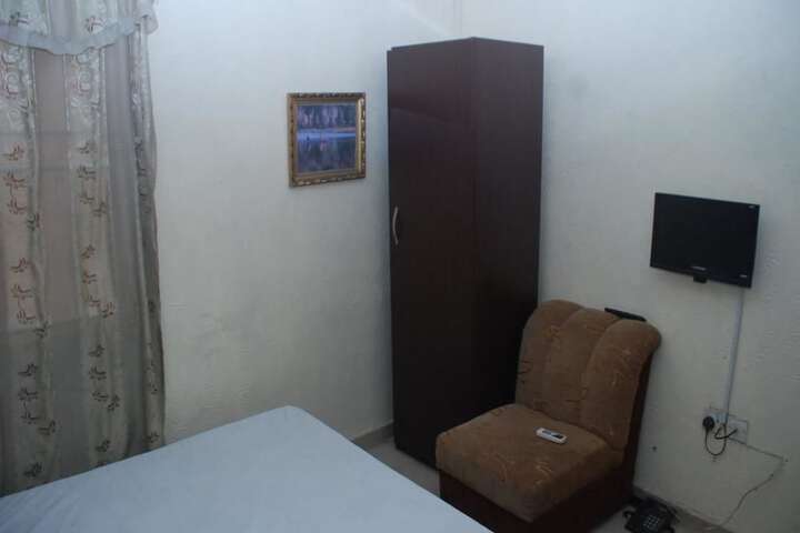 Room 11 of 14