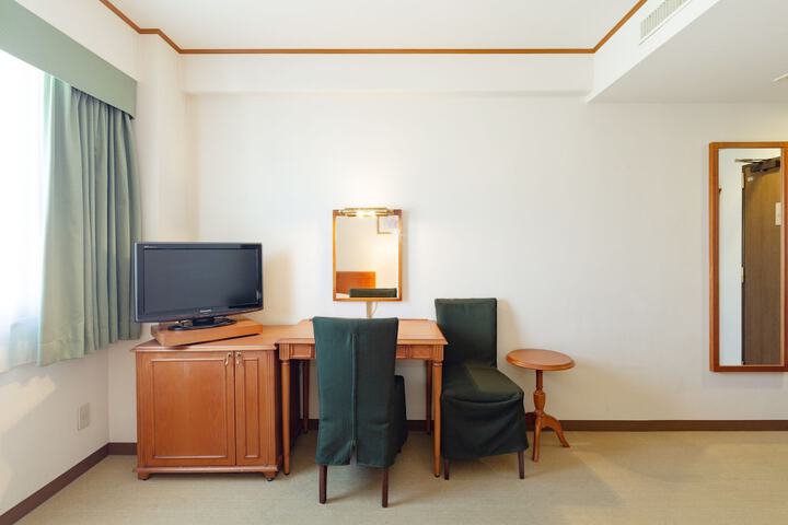 Room 7 of 26