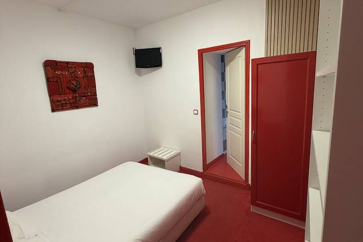 Room 17 of 42
