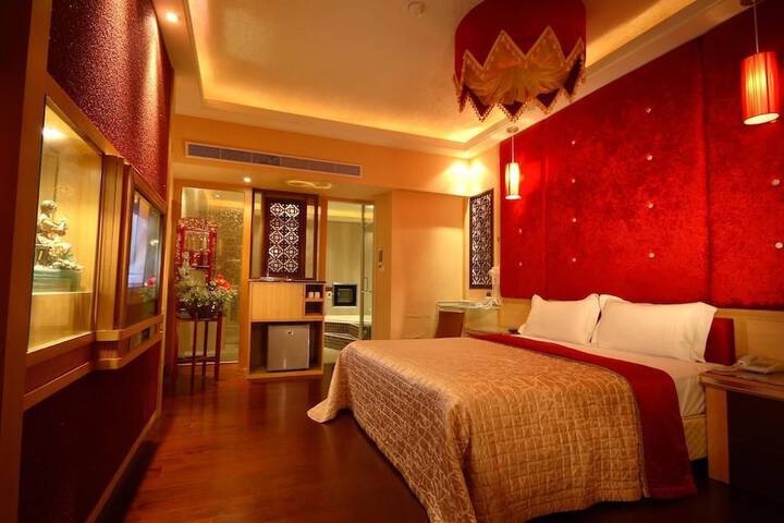 Room 4 of 33
