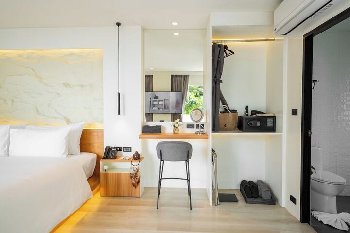 Room 32 of 107