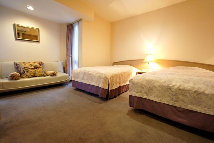 Room 15 of 35