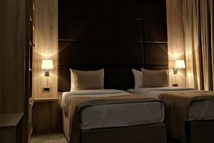 Room 5 of 42