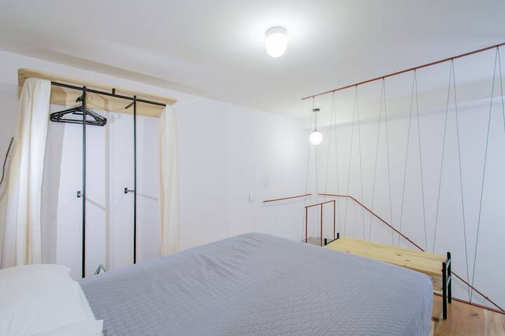 Room 9 of 108