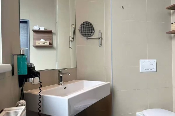 Room 44 of 62
