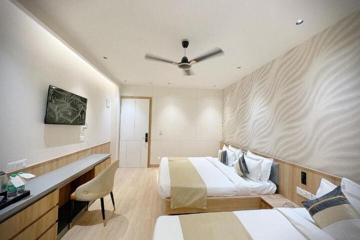 Room 8 of 16