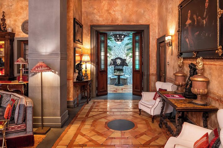 Entrance & Lobby