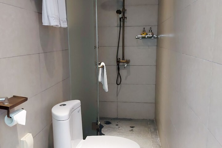 Room 104 of 111