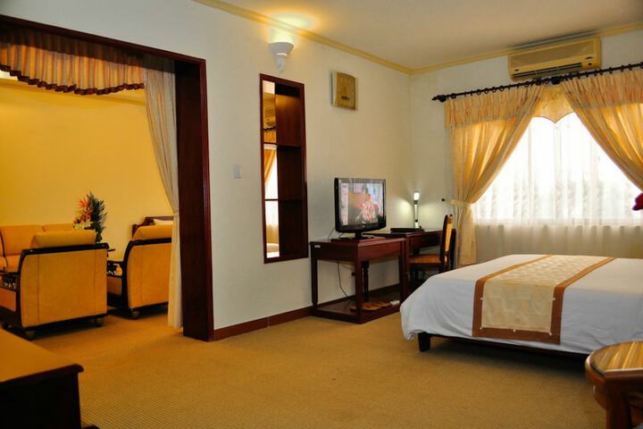 Room 4 of 17