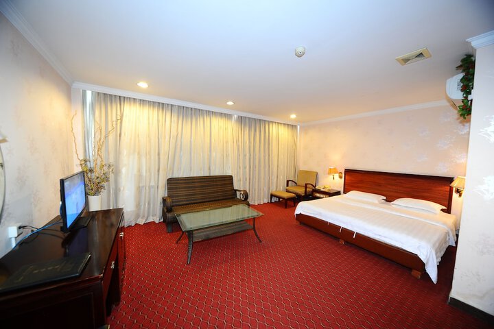 Room 6 of 28