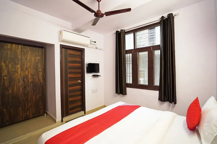 Room 3 of 11