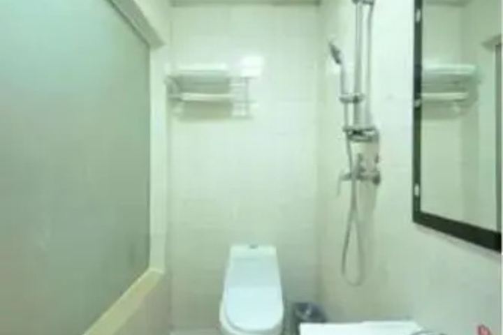 Room 6 of 6