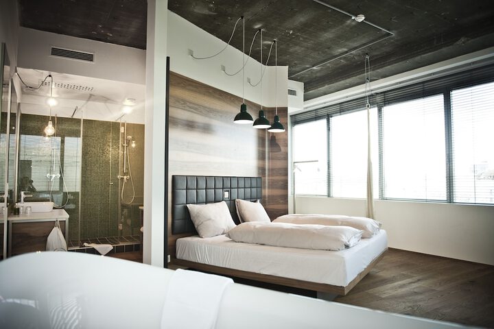 Room 15 of 61