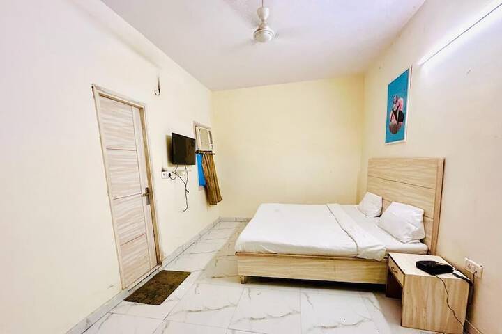 Room 8 of 15