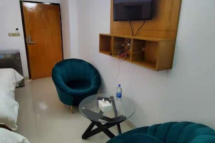 Room 4 of 10