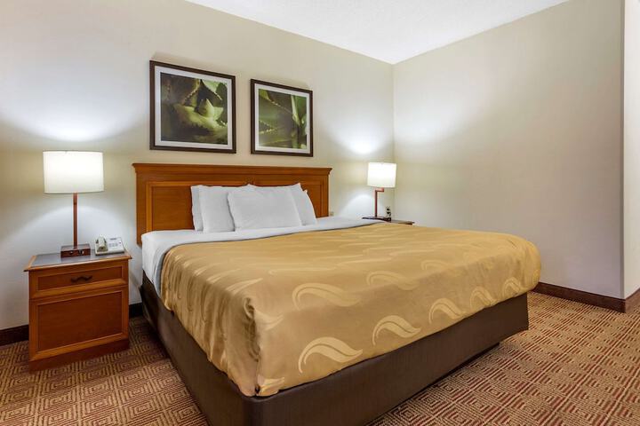 Standard | King Bed (11 of 16)
