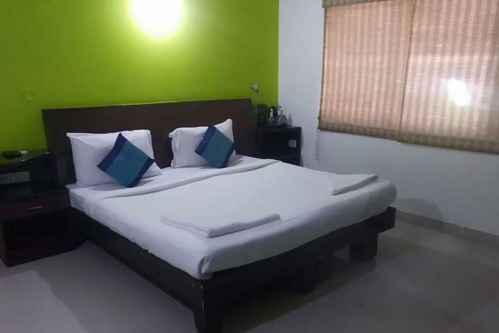 Room 8 of 17