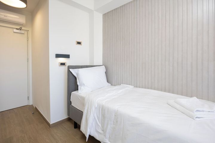 Room 43 of 169