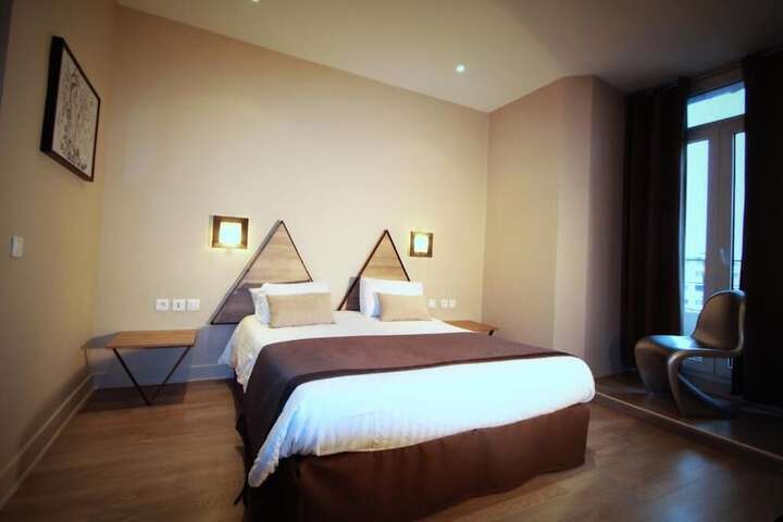 Room 6 of 30