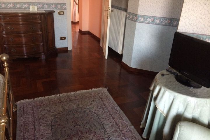 Room 17 of 29