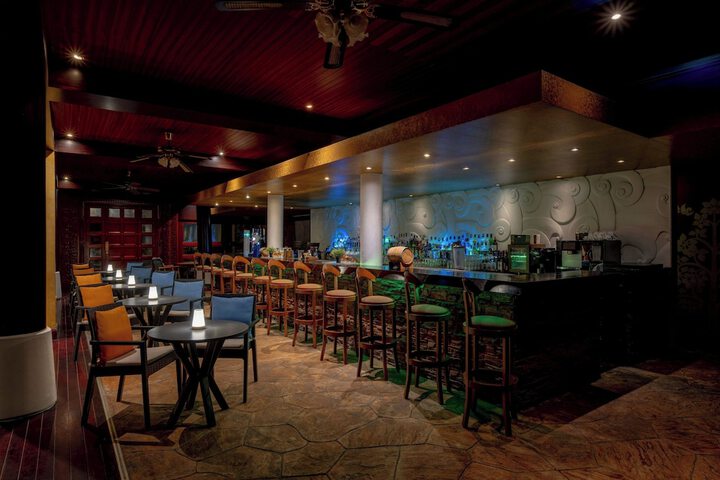 Lounge 128 of 152