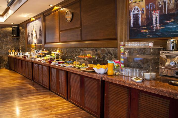 Breakfast area