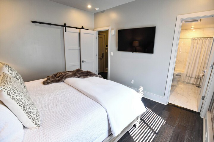 Room 54 of 371