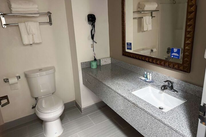 Room 7 of 10