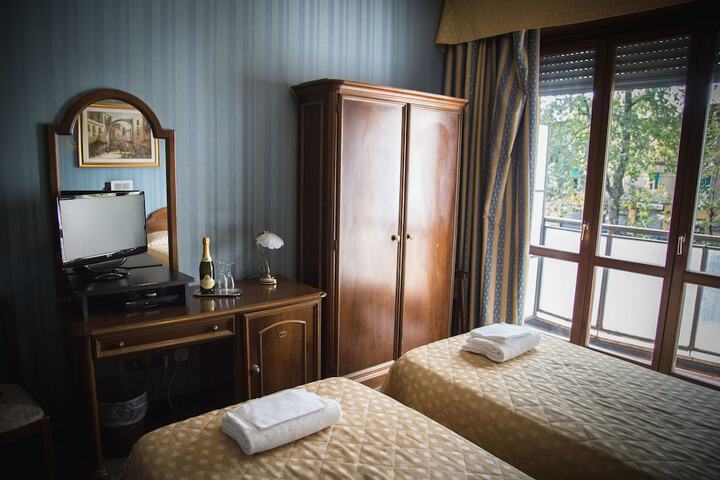 Room 33 of 54