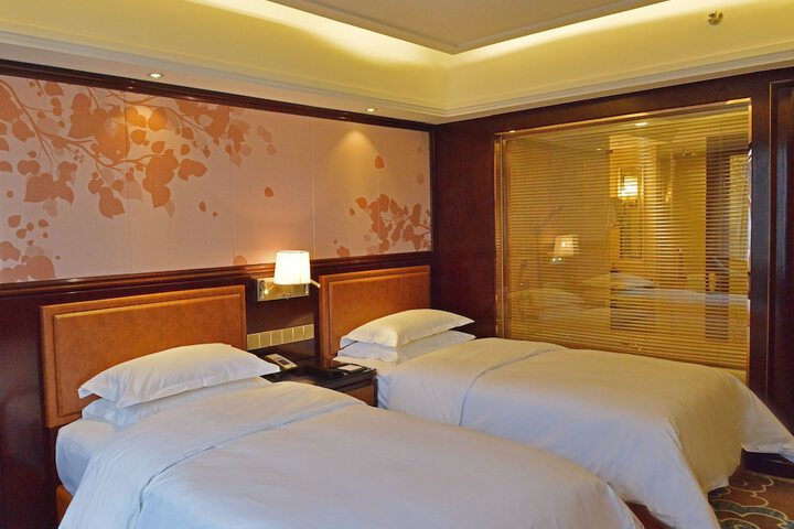 Room 10 of 23