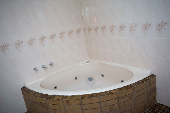 Hot Tub 28 of 36