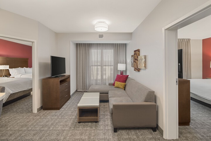 2 Bedroom Suite 1 King 2 Queen Accessible (17 of 22)