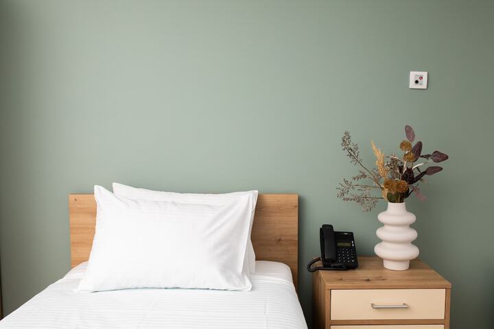 Room 2 of 27