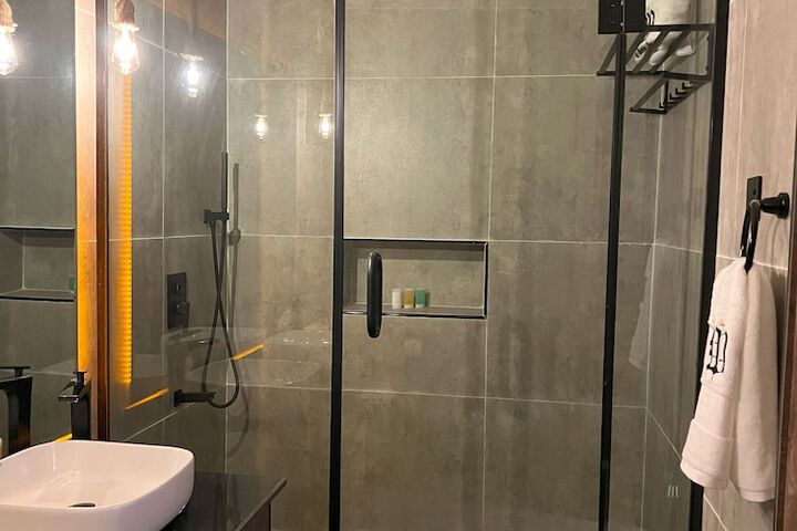 Room 15 of 25