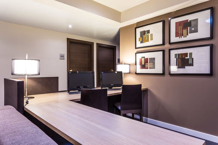 Business Center 41 of 46