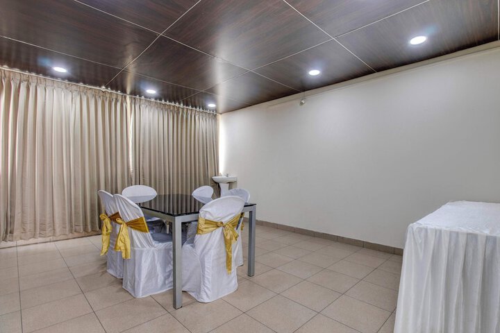 Business Center 14 of 18