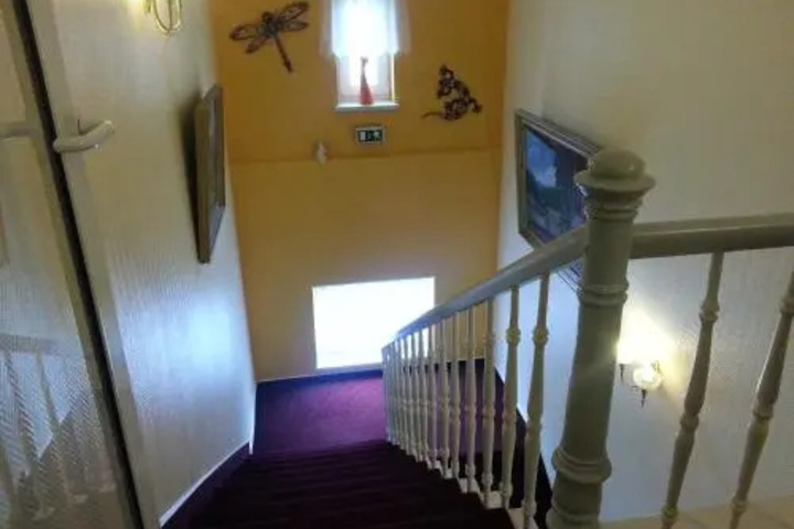 Room 3 of 5