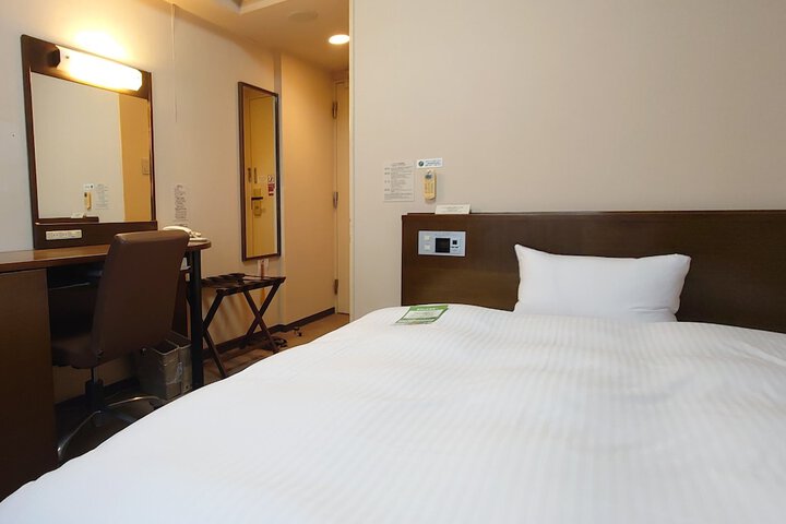 Room 8 of 27